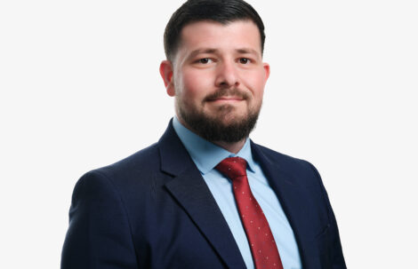 Aram Manoukian
Associate